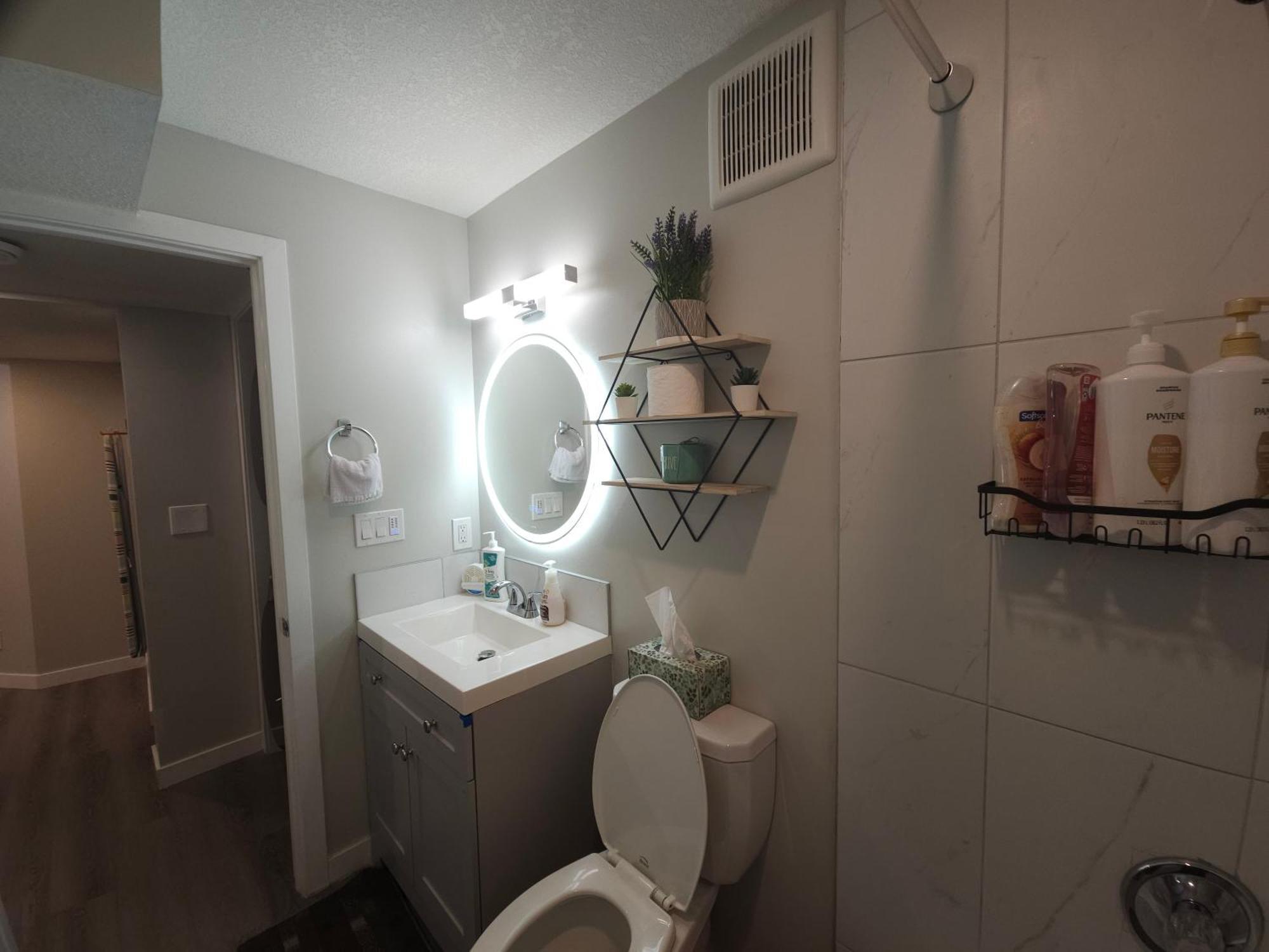 Cozy 2 Bedroom Suite, Queen Beds, Near The Airport Edmonton Dış mekan fotoğraf