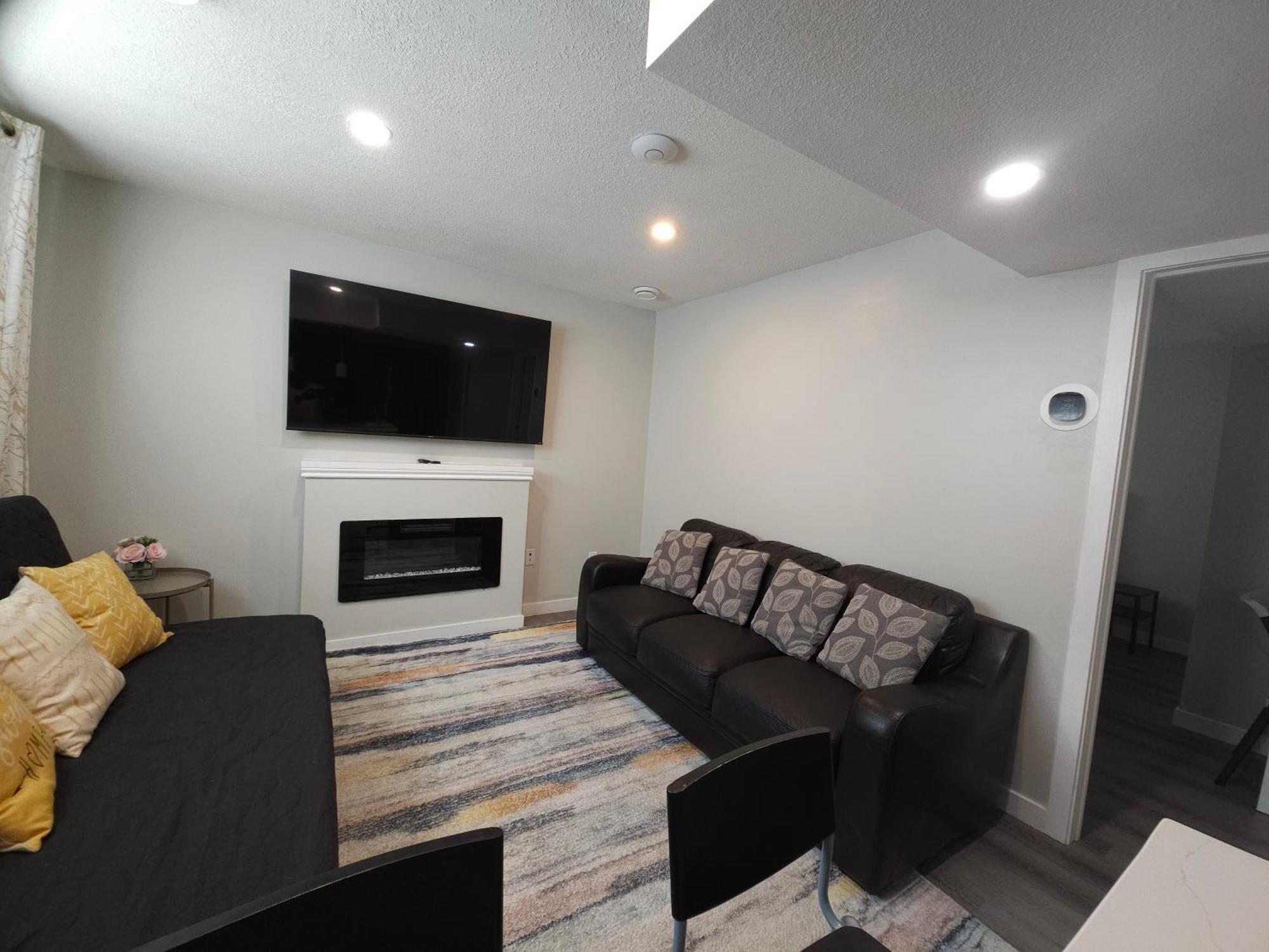 Cozy 2 Bedroom Suite, Queen Beds, Near The Airport Edmonton Dış mekan fotoğraf