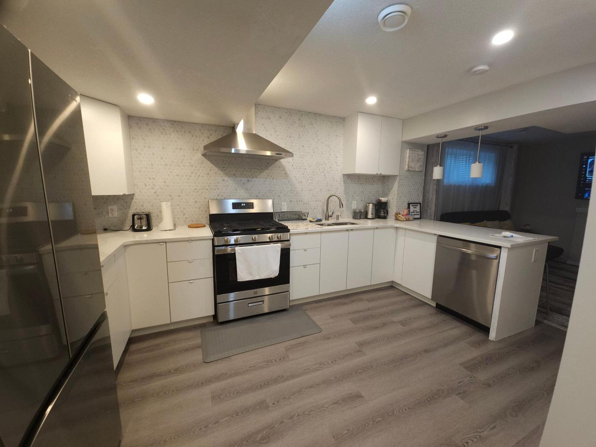 Cozy 2 Bedroom Suite, Queen Beds, Near The Airport Edmonton Dış mekan fotoğraf